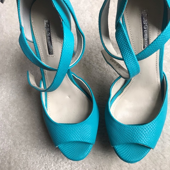 BCBG platform high heel peep toe - Picture 3 of 9